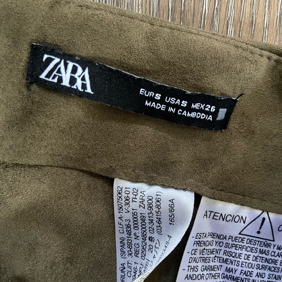 Zara faux suede skirt high slit on leg , rouched side size small - Picture 2 of 4